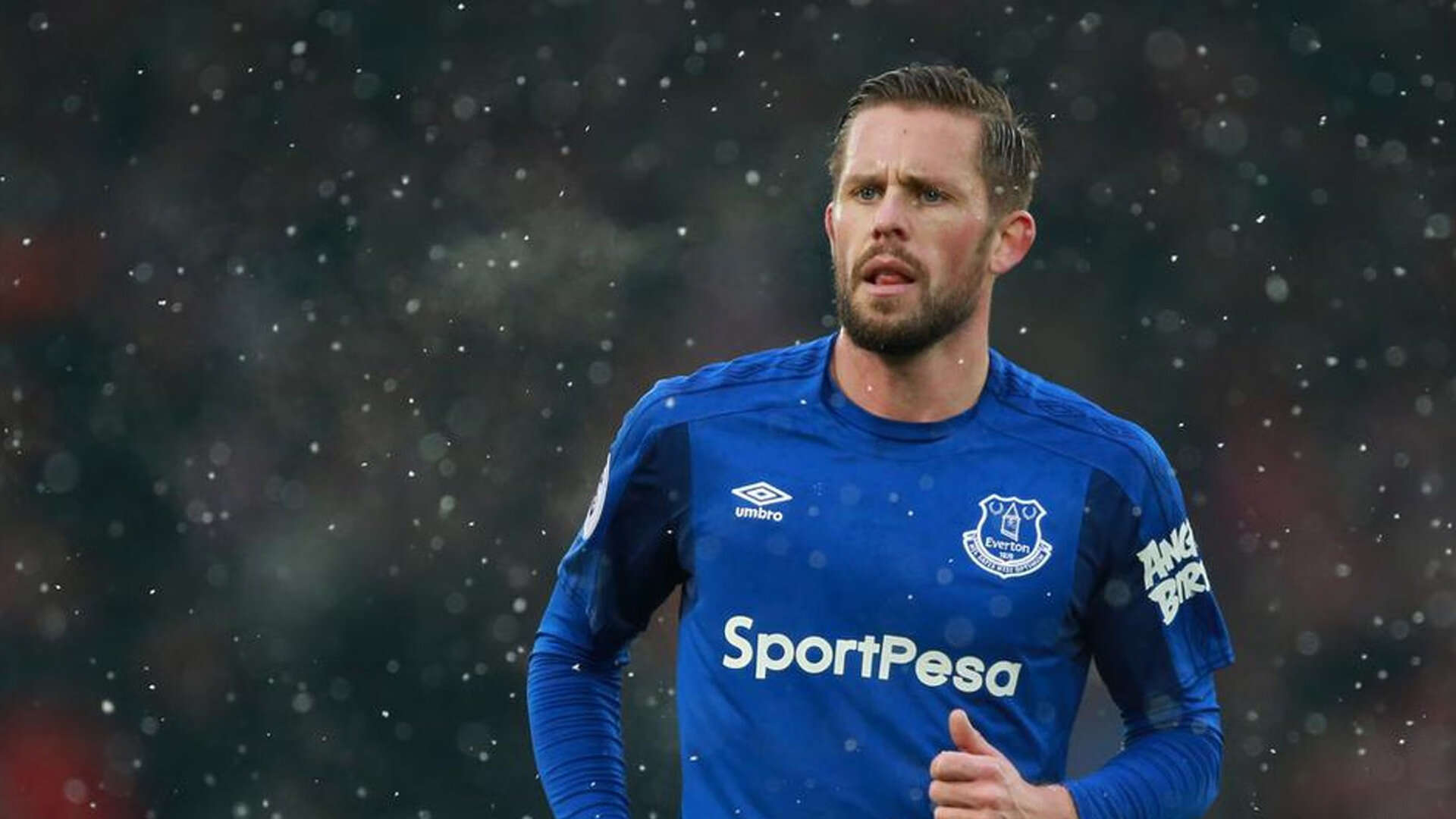 开云体育下载官网-中场休息观察：球队调整策略的秘密，球员中场休息都在干嘛